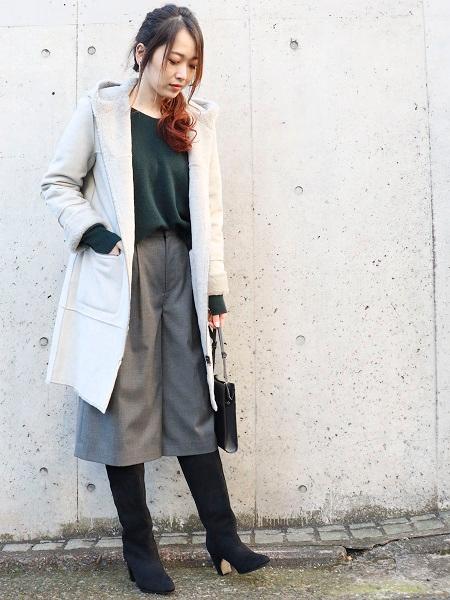 COMME CA ISMのコート＆パンツ＋GUのニットのコーディネート（セット）