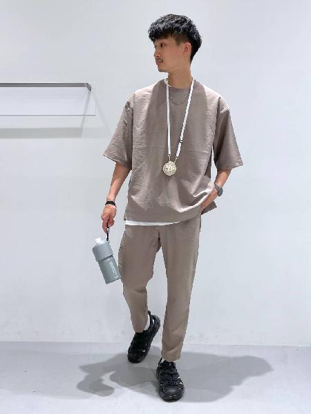 LAKOLEの<累計販売40万本!!>【保温保冷】ペットボトルホルダーを使ったコーディネートを紹介します。｜Rakuten Fashion(楽天ファッション／旧楽天ブランドアベニュー)1329966