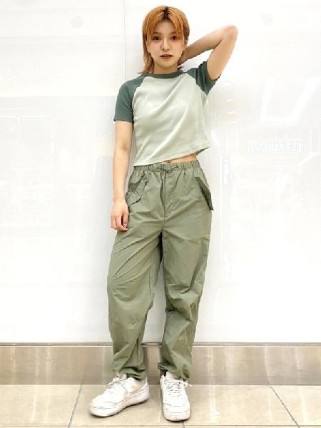 GAPの(W)リブ カラーブロック Tシャツを使ったコーディネートを紹介します。｜Rakuten Fashion(楽天ファッション／旧楽天ブランドアベニュー)1346695