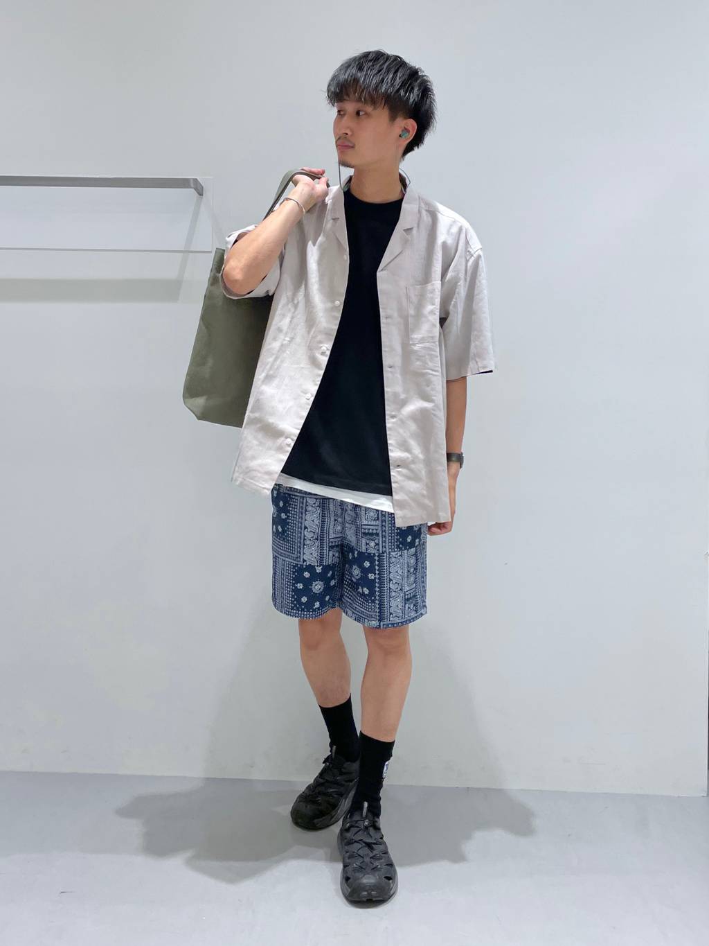 LAKOLEの左右一体型ワイヤレスイヤホンを使ったコーディネートを紹介します。｜Rakuten Fashion(楽天ファッション／旧楽天ブランドアベニュー)1348305