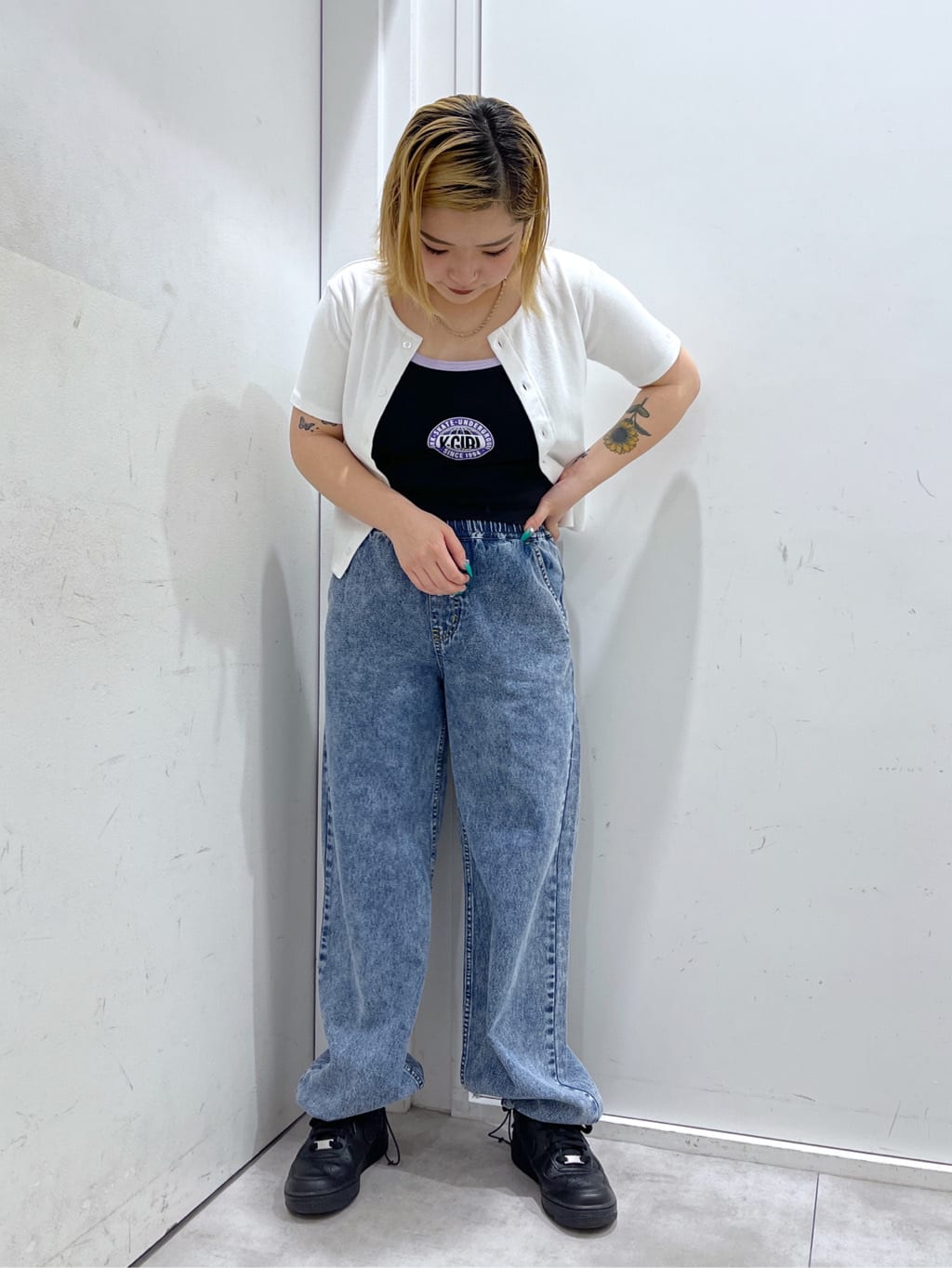 X-girlのCHEMICAL WASH DENIM EASY PANTS デニムパンツ X-girlを使った