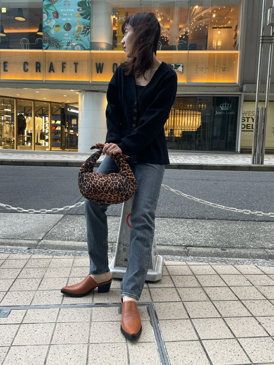 moussyのPLAIN JEANS BLK STRAIGHT SLIMを使ったコーディネート