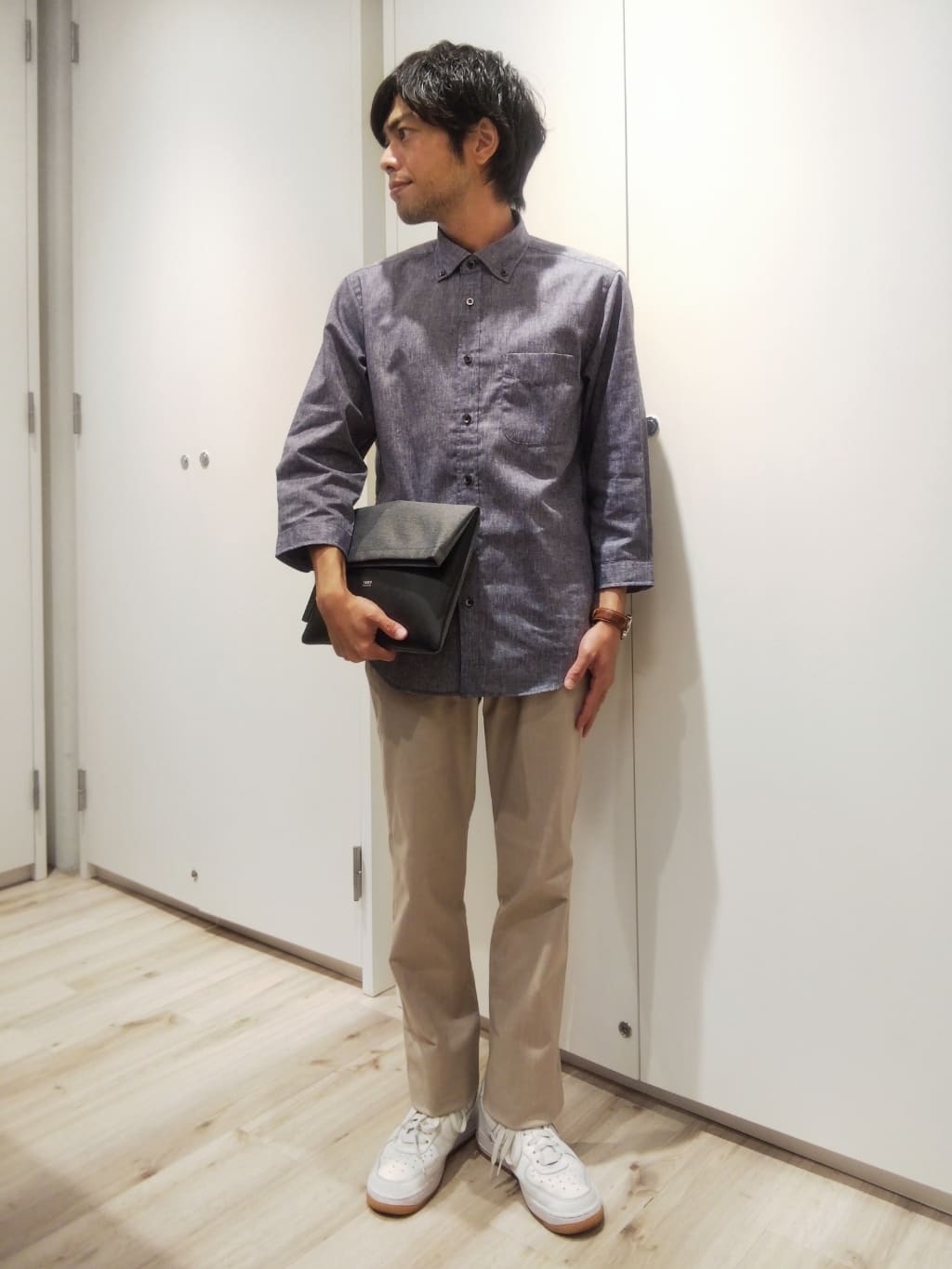 TAKEO KIKUCHIの2WAY ショルダークラッチバッグを使ったコーディネートを紹介します。｜Rakuten Fashion(楽天ファッション／旧楽天ブランドアベニュー)1546726