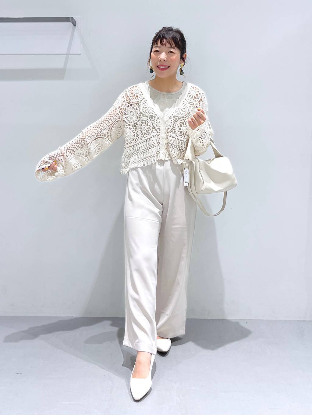 LAKOLEのスクエアカットギャザーパンプスを使ったコーディネートを紹介します。｜Rakuten Fashion(楽天ファッション／旧楽天ブランドアベニュー)1568201