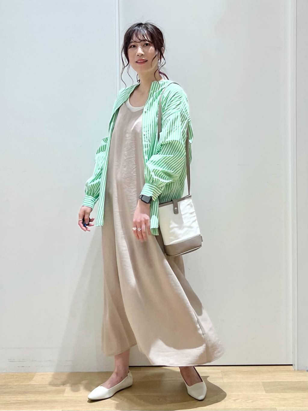 LAKOLEのスクエアカットギャザーパンプスを使ったコーディネートを紹介します。｜Rakuten Fashion(楽天ファッション／旧楽天ブランドアベニュー)1568206