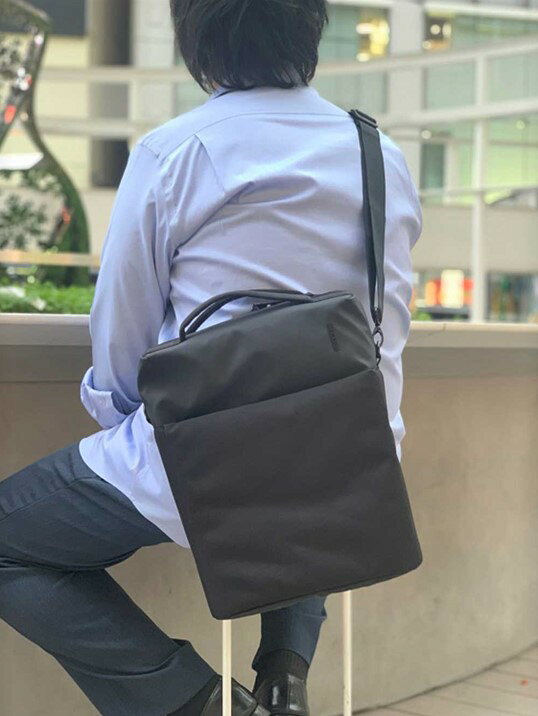 IncaseのINCO100685-BLK Incase A.R.C Tech Tote - Blackを使った 