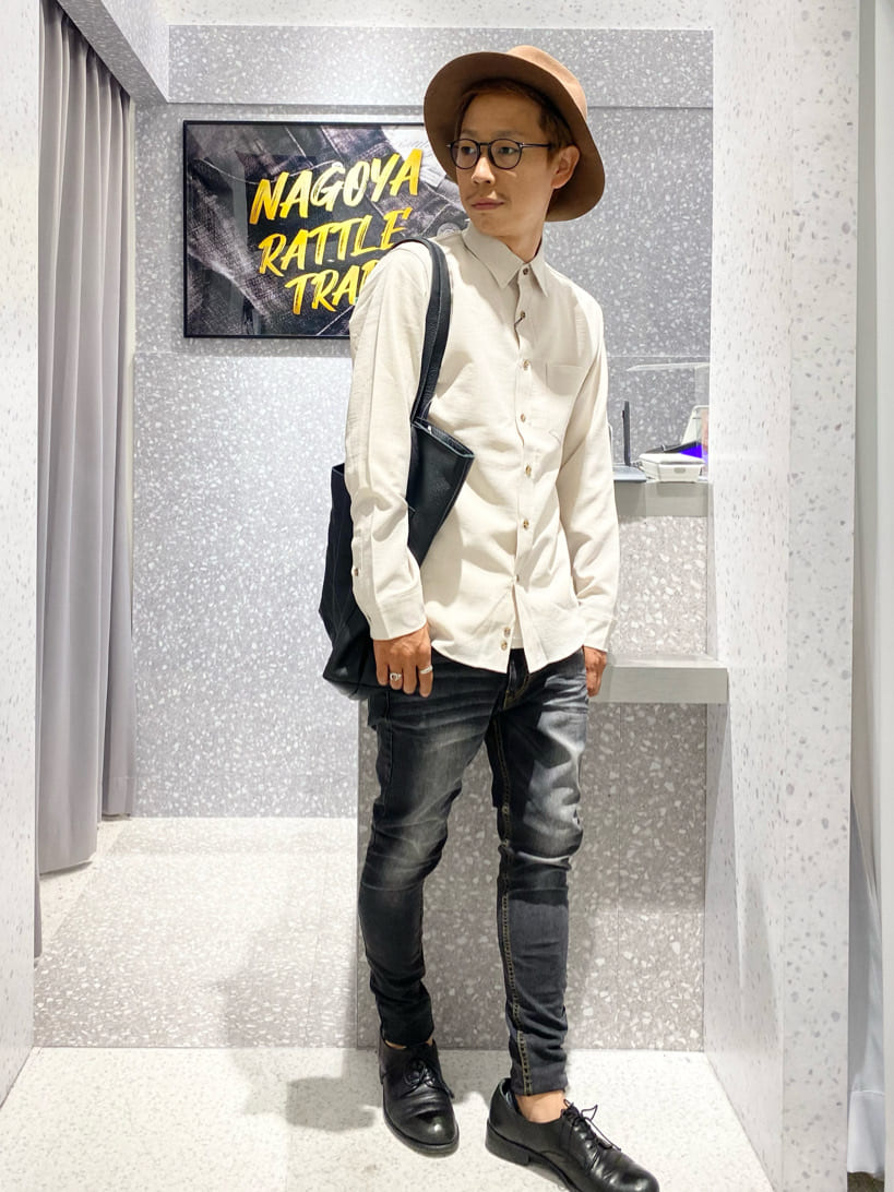 MEN'S BIGIのハイパーストレッチサルエルスキニーデニム ジェギンスを使ったコーディネートを紹介します。｜Rakuten Fashion(楽天ファッション／旧楽天ブランドアベニュー)1653175
