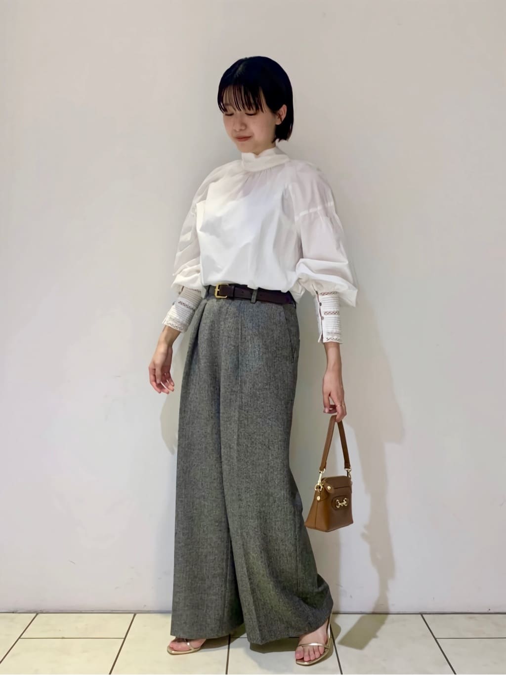 IENAのストレッチツィードタックバギーパンツを使ったコーディネート