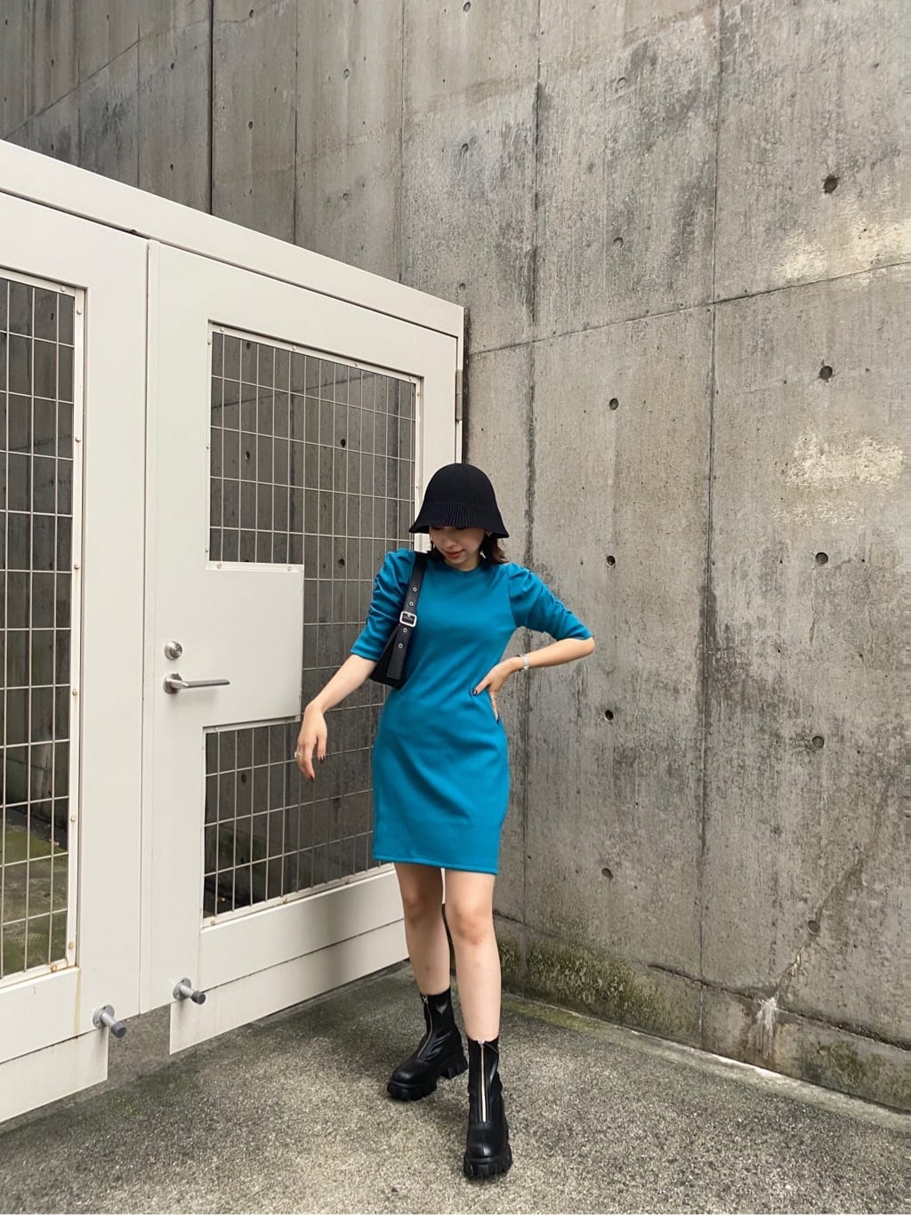 AZUL by moussyのFRONT ZIP SHORT BOOTSを使ったコーディネート