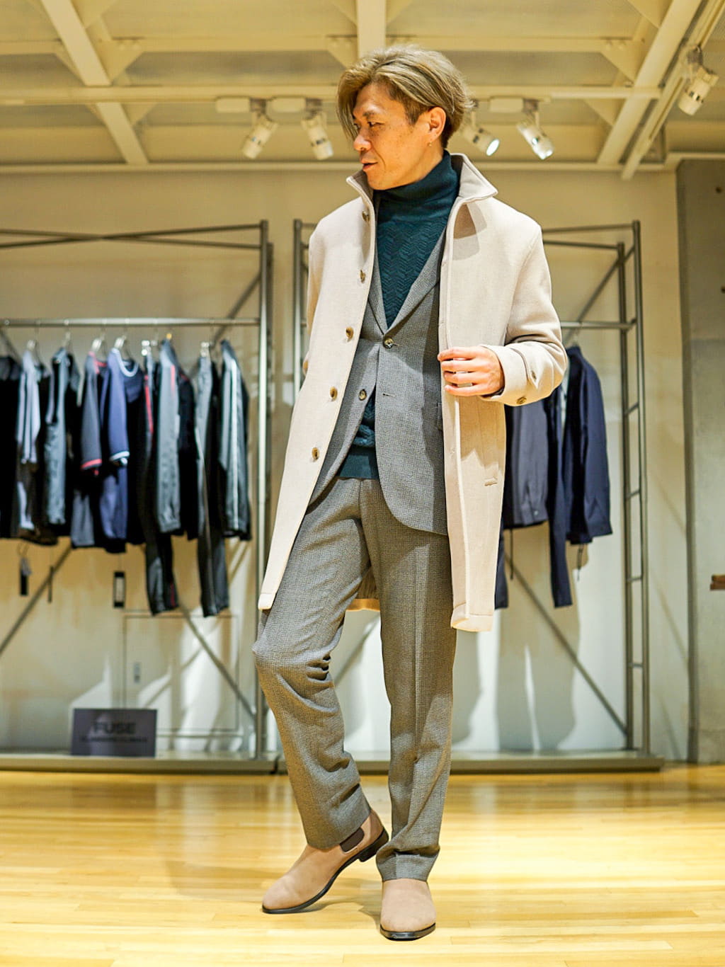 MEN'S BIGIの【俳優 渡部篤郎さん着用】12Gへリンボンジャガードタートルネックニットを使ったコーディネートを紹介します。｜Rakuten Fashion(楽天ファッション／旧楽天ブランドアベニュー)1924409