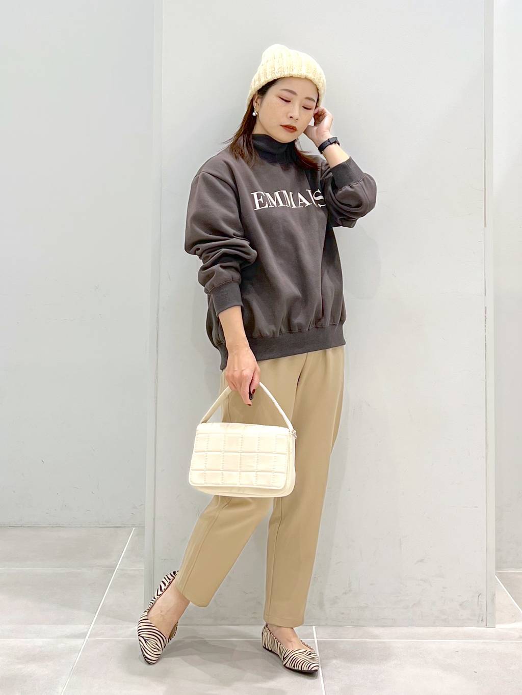 LAKOLEのスクエアカットギャザーパンプスを使ったコーディネートを紹介します。｜Rakuten Fashion(楽天ファッション／旧楽天ブランドアベニュー)1943127