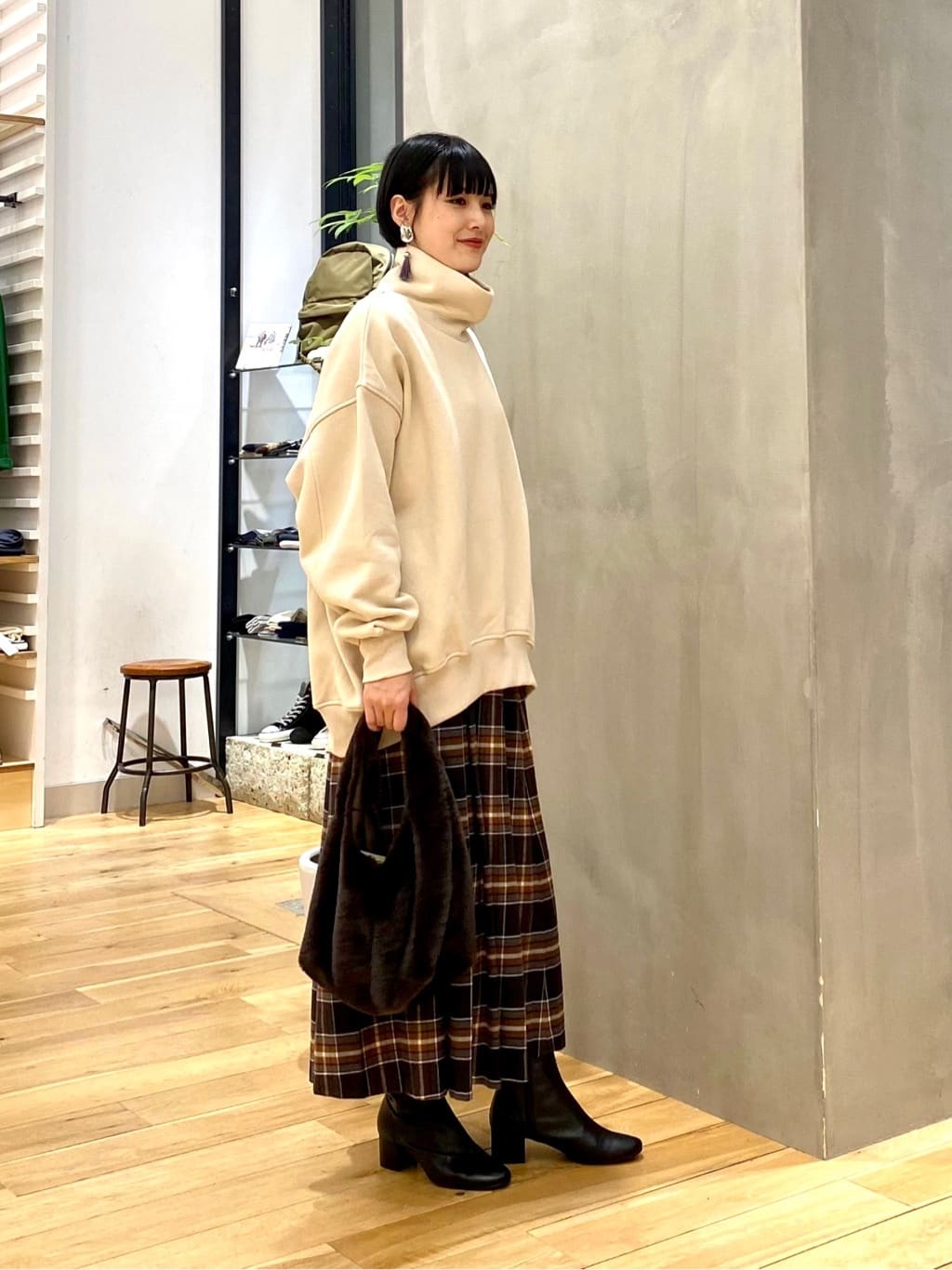 URBAN RESEARCH DOORSの『石川恋さん着用』『MADE IN JAPAN』EMELINA