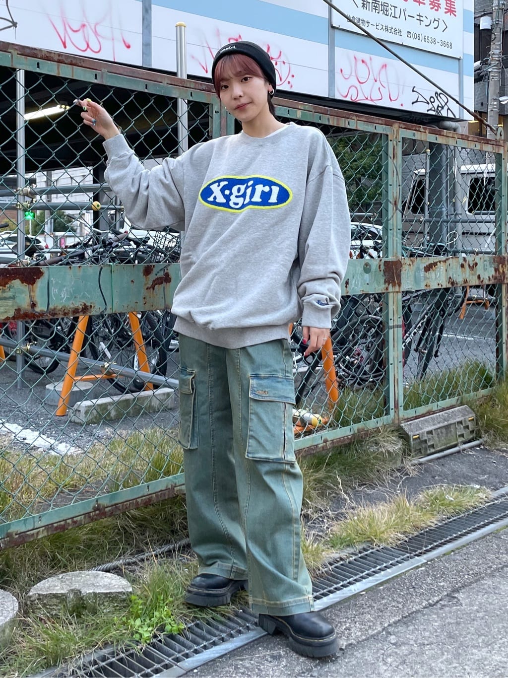 X-girlのCHENILLE EMBROIDERY OVAL LOGO CREW SWEAT TOP トレーナー X