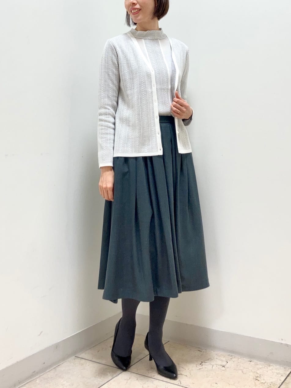 NEWYORKERの【L】レース編み柄 Vネックニットカーディガンを使ったコーディネートを紹介します。｜Rakuten Fashion(楽天ファッション／旧楽天ブランドアベニュー)1995830