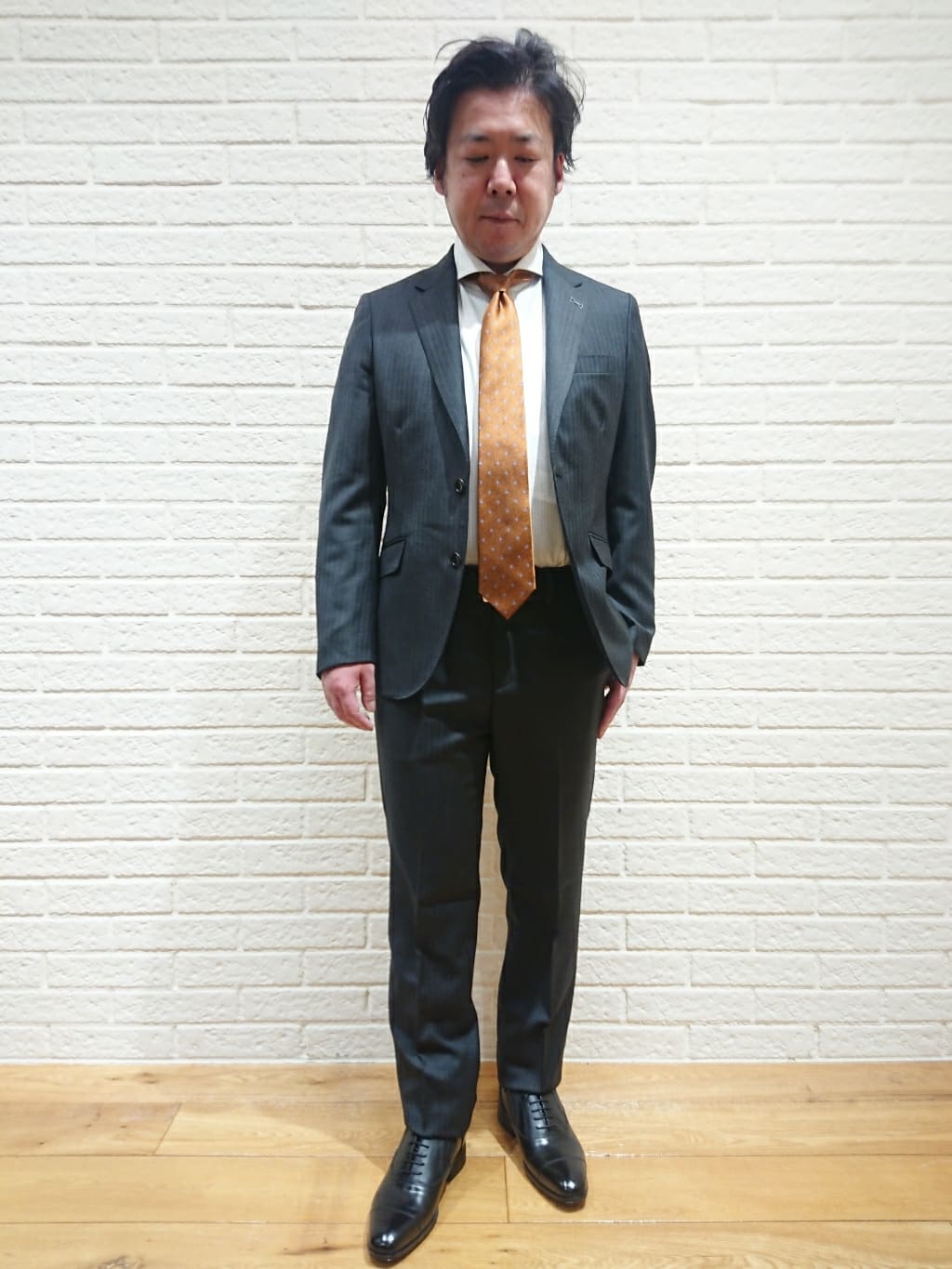MEN'S BIGIのスーパー100S ヘリンボーンスーツセットアップを使ったコーディネートを紹介します。｜Rakuten Fashion(楽天ファッション／旧楽天ブランドアベニュー)2014781