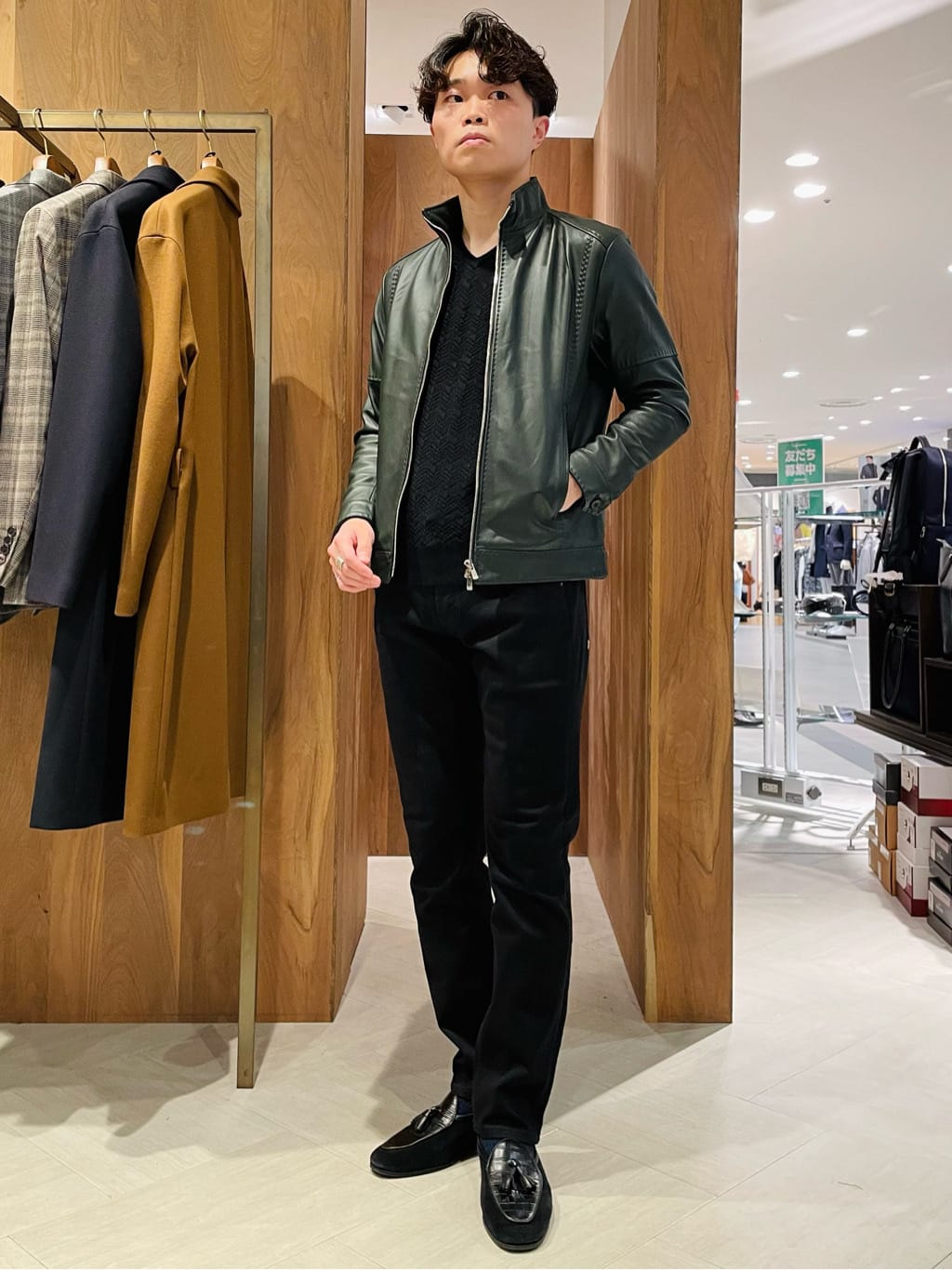 MEN'S BIGIの12GへリンボンジャガードVネックニットを使ったコーディネートを紹介します。｜Rakuten Fashion(楽天ファッション／旧楽天ブランドアベニュー)2031446