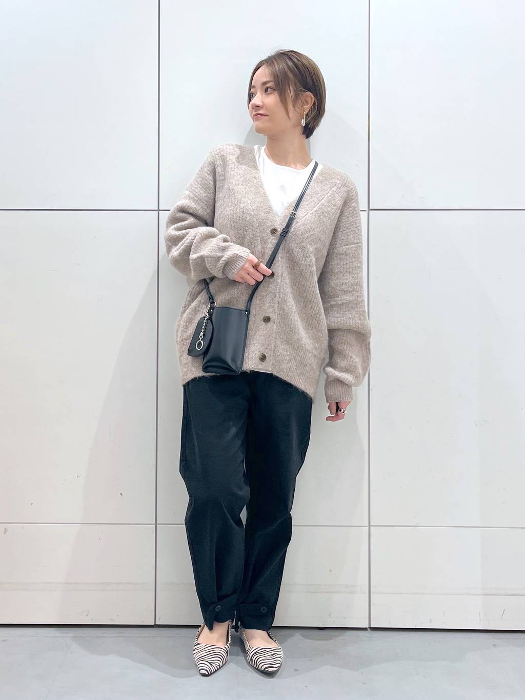 LAKOLEのスクエアカットギャザーパンプスを使ったコーディネートを紹介します。｜Rakuten Fashion(楽天ファッション／旧楽天ブランドアベニュー)2046158