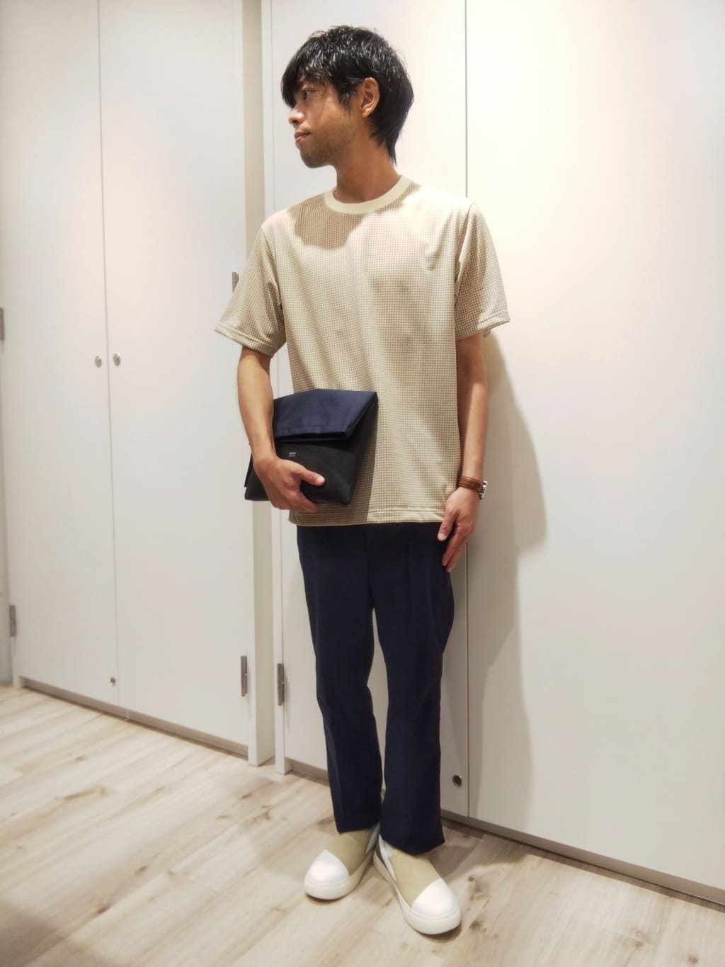 TAKEO KIKUCHIの2WAY ショルダークラッチバッグを使ったコーディネートを紹介します。｜Rakuten Fashion(楽天ファッション／旧楽天ブランドアベニュー)2075877