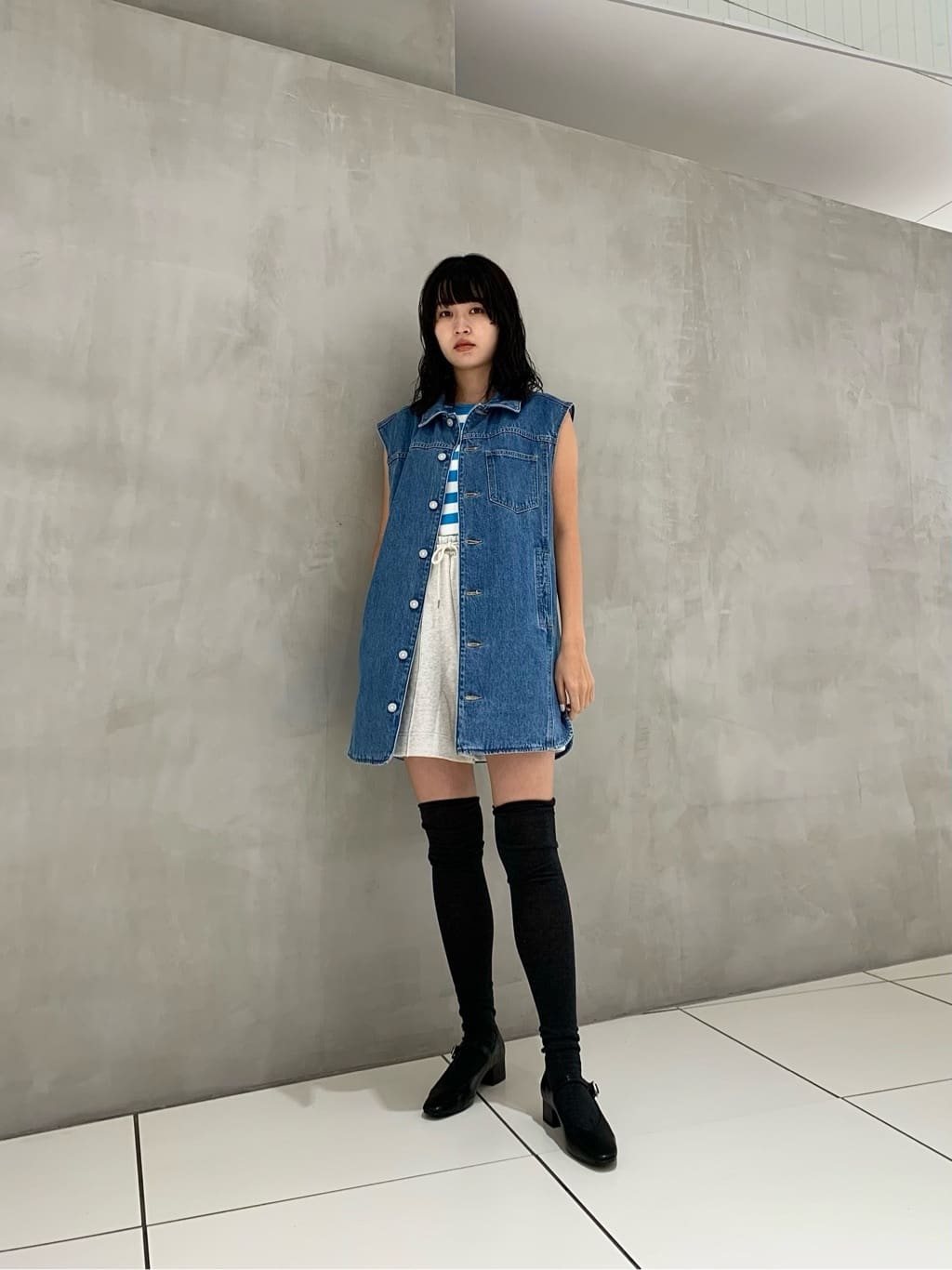 moussyのOVERSIZED DENIM ベストを使ったコーディネート | Rakuten