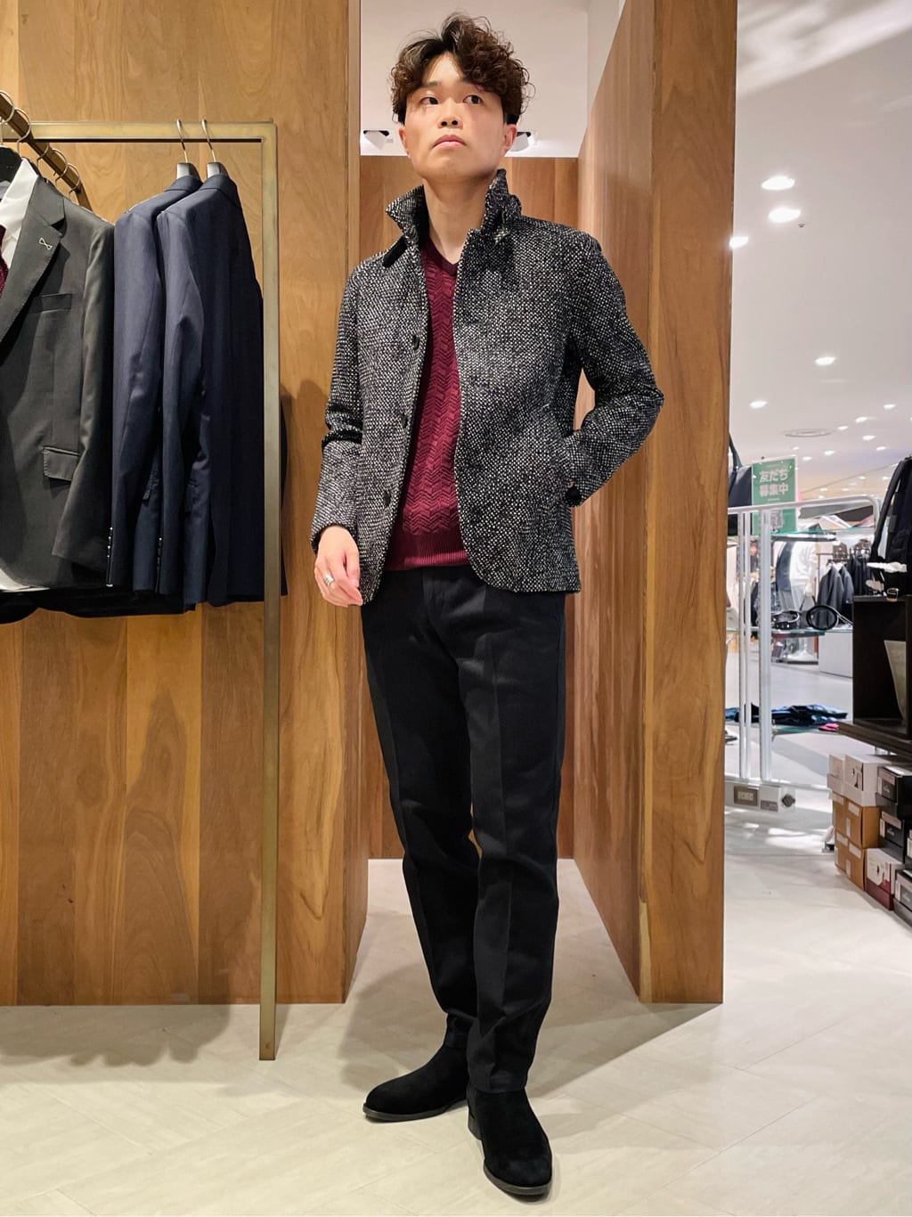 MEN'S BIGIの12GへリンボンジャガードVネックニットを使ったコーディネートを紹介します。｜Rakuten Fashion(楽天ファッション／旧楽天ブランドアベニュー)2142628