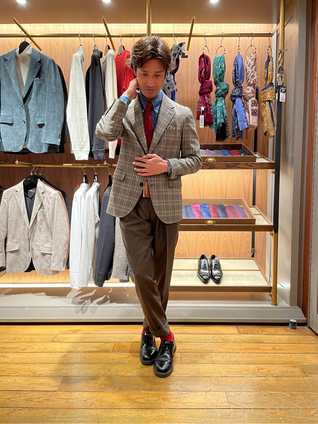 MEN'S BIGIの【BERWICH*DISTINCTION】ウールコットンツイード調パンツを使ったコーディネートを紹介します。｜Rakuten Fashion(楽天ファッション／旧楽天ブランドアベニュー)2143136
