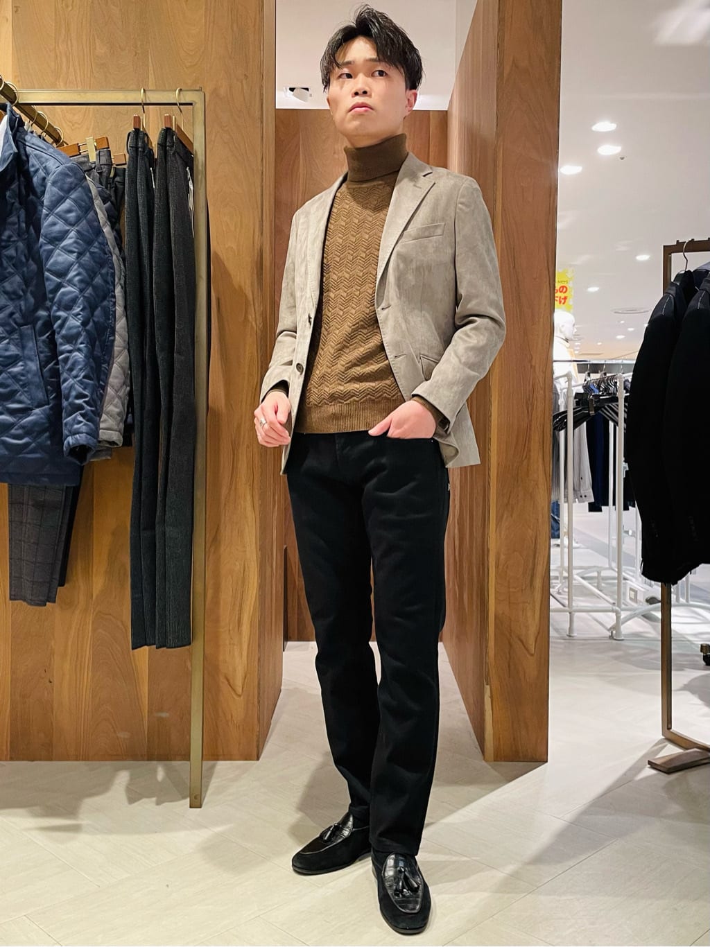 MEN'S BIGIの【俳優 渡部篤郎さん着用】12Gへリンボンジャガードタートルネックニットを使ったコーディネートを紹介します。｜Rakuten Fashion(楽天ファッション／旧楽天ブランドアベニュー)2164381