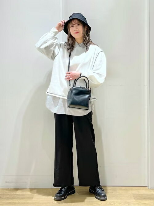 LAKOLEのツイルバケットハットを使ったコーディネートを紹介します。｜Rakuten Fashion(楽天ファッション／旧楽天ブランドアベニュー)2169508