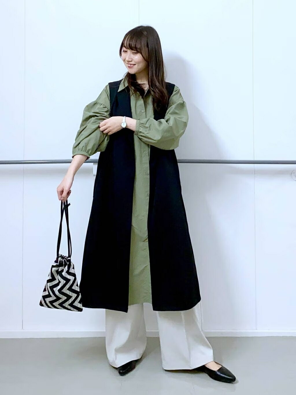 LAKOLEのスクエアカットギャザーパンプスを使ったコーディネートを紹介します。｜Rakuten Fashion(楽天ファッション／旧楽天ブランドアベニュー)2198917