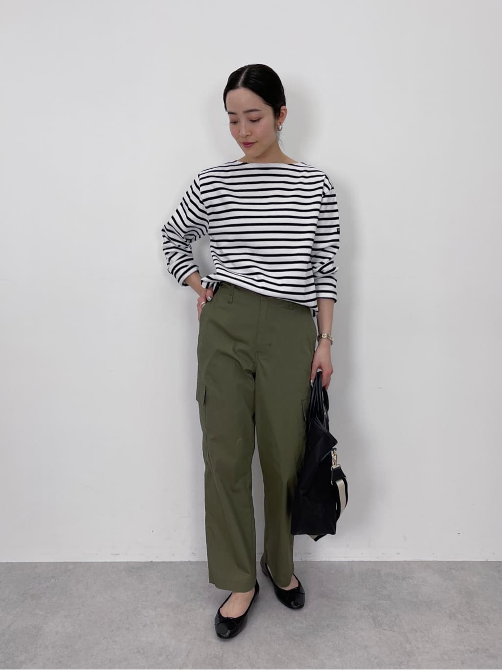 UNITED ARROWS green label relaxingのコットン ナイロン ライト カーゴ パンツを使ったコーディネートを紹介します。｜Rakuten Fashion(楽天ファッション／旧楽天ブランドアベニュー)2204028