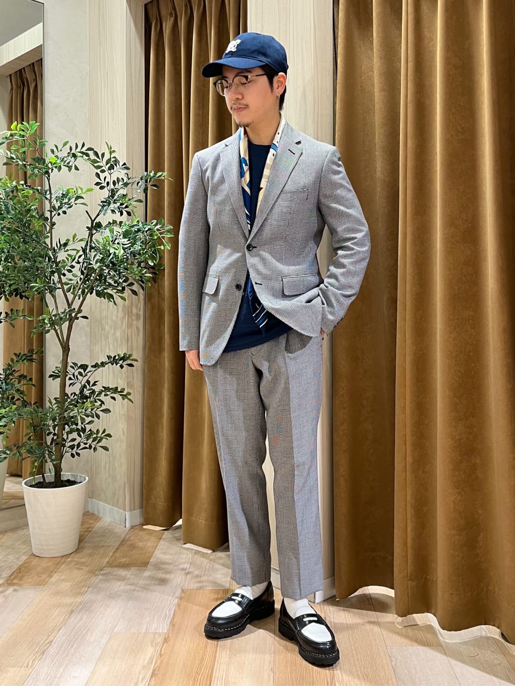 TAKEO KIKUCHIのガンクラブチェック パンツを使ったコーディネートを紹介します。｜Rakuten Fashion(楽天ファッション／旧楽天ブランドアベニュー)2222782