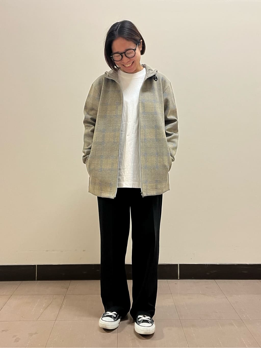 TAKEO KIKUCHIのタータン チェック ダンボール パーカーを使ったコーディネートを紹介します。｜Rakuten Fashion(楽天ファッション／旧楽天ブランドアベニュー)2276096