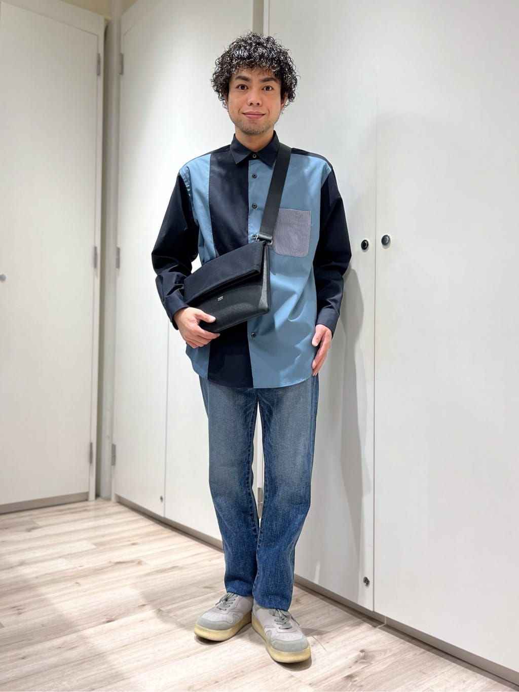 TAKEO KIKUCHIのバイカラーデザイン 長袖シャツを使ったコーディネート