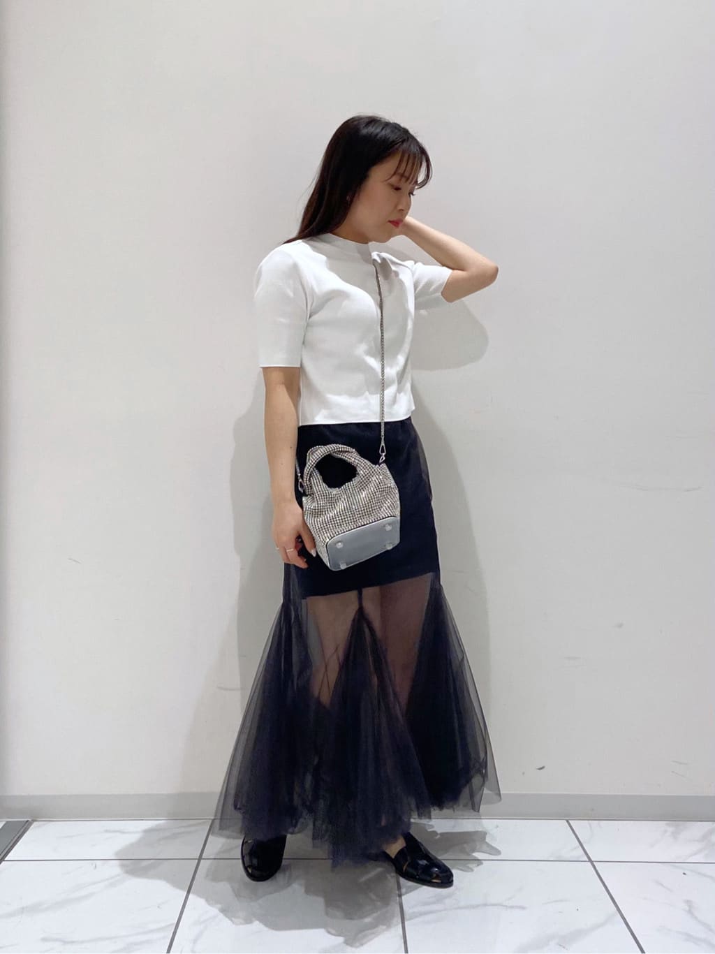 Whim Gazetteのシアーチュールスカートを使ったコーディネートを紹介します。｜Rakuten Fashion(楽天ファッション／旧楽天ブランドアベニュー)2324493