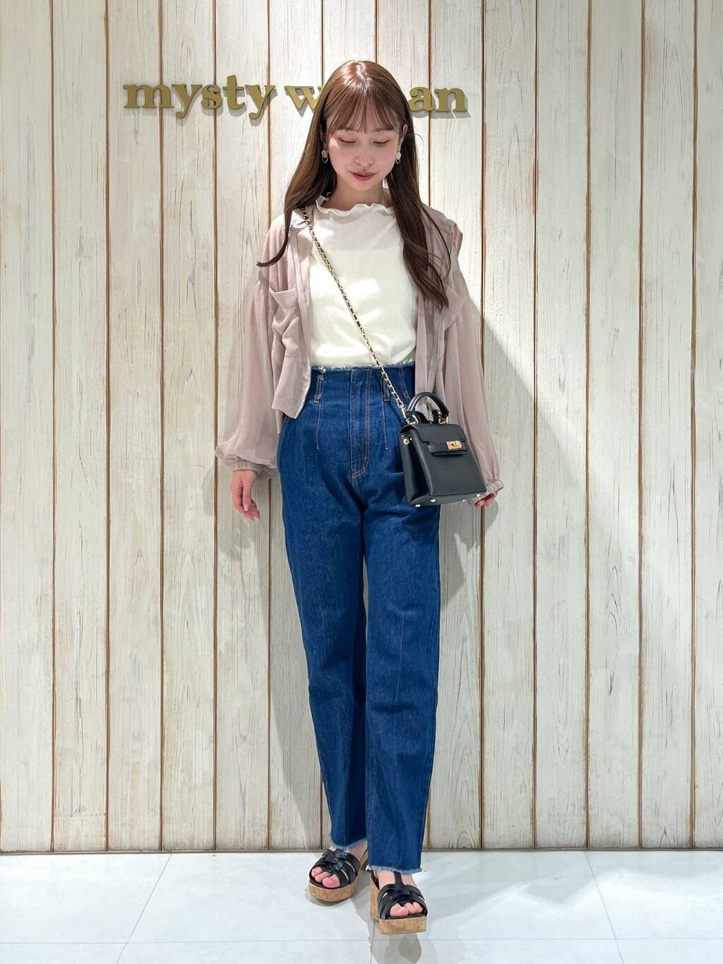 mysty womanの【リバイバル!】楊柳シアーZIPパーカーを使ったコーディネートを紹介します。｜Rakuten Fashion(楽天ファッション／旧楽天ブランドアベニュー)2356509