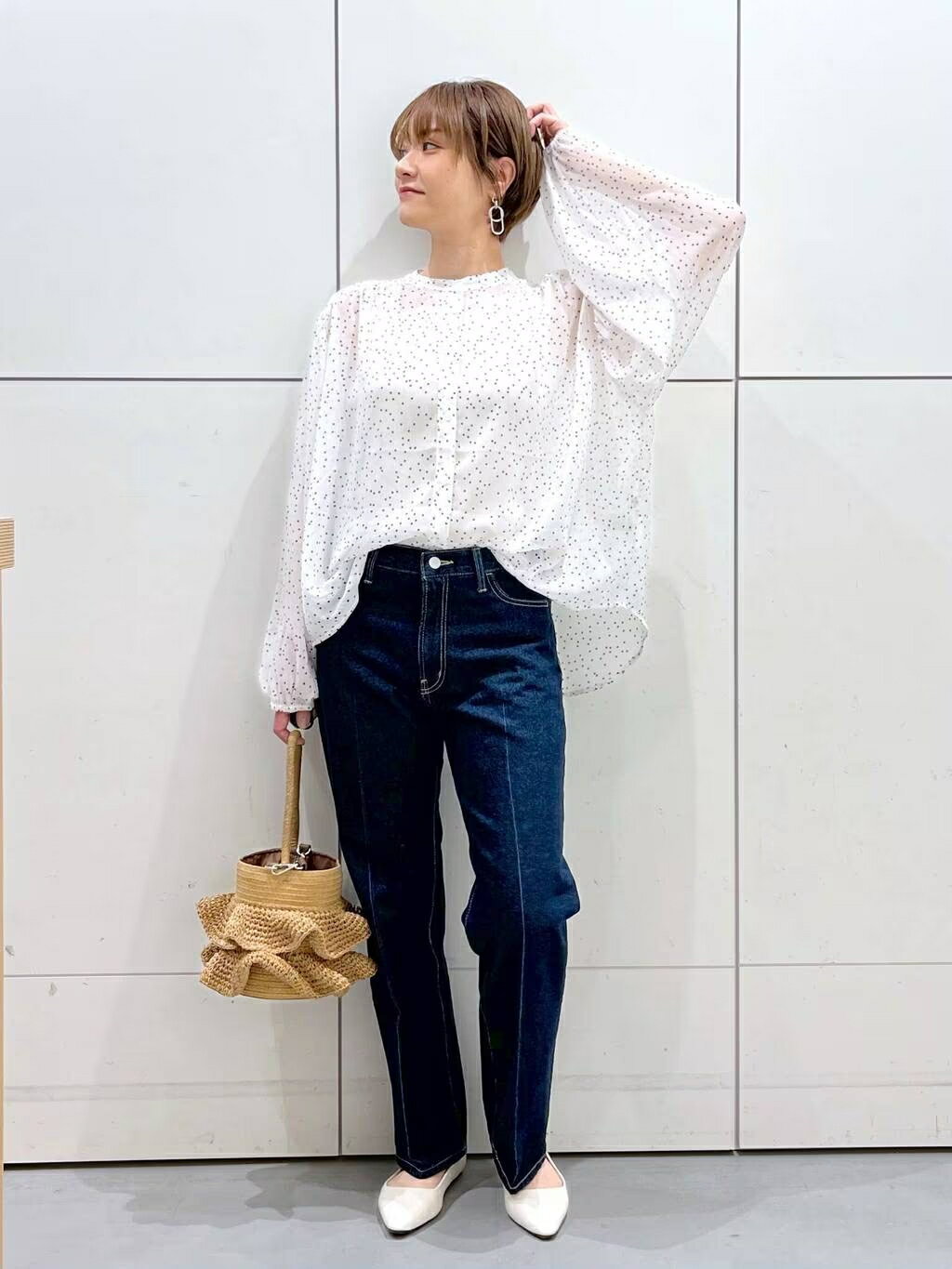 LAKOLEのスクエアカットギャザーパンプスを使ったコーディネートを紹介します。｜Rakuten Fashion(楽天ファッション／旧楽天ブランドアベニュー)2460706