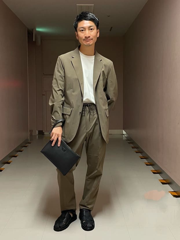 TAKEO KIKUCHIのライトシェル ストレッチ パンツを使ったコーディネートを紹介します。｜Rakuten Fashion(楽天ファッション／旧楽天ブランドアベニュー)2464185