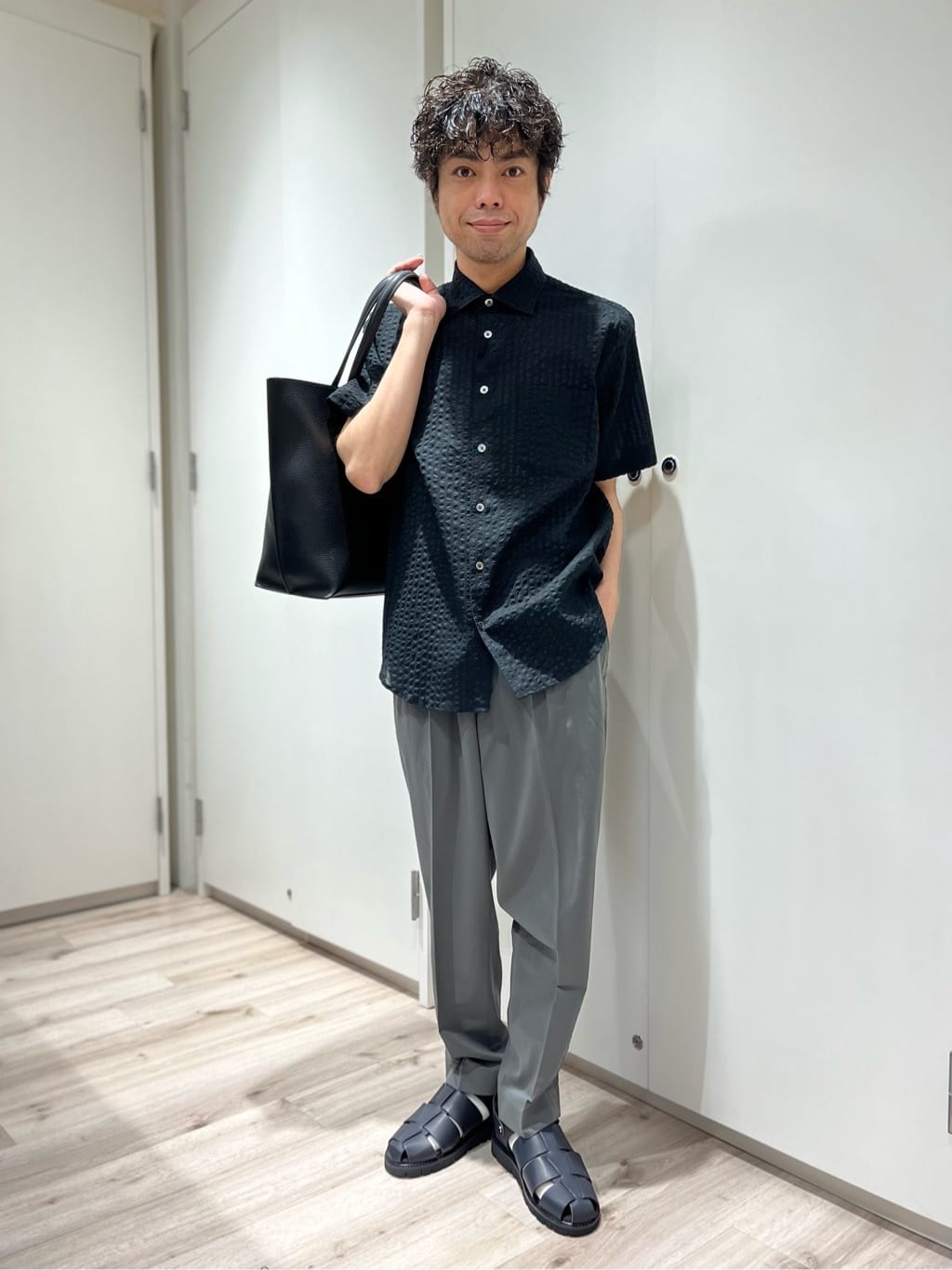 TAKEO KIKUCHIの【マルデオリ】 カノコ イージーパンツを使ったコーディネートを紹介します。｜Rakuten Fashion(楽天ファッション／旧楽天ブランドアベニュー)2468469