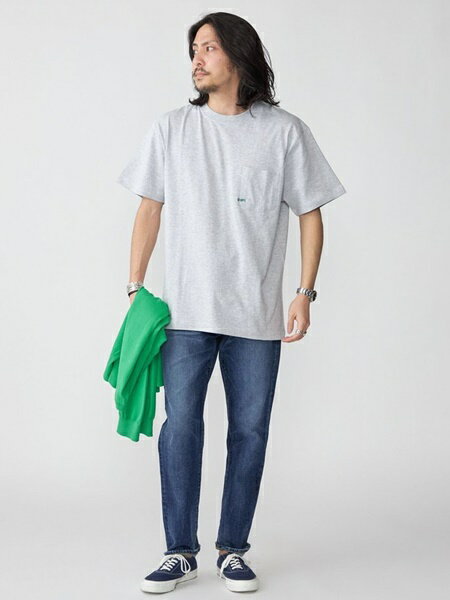 SHIPSの*SHIPS: マイクロ SHIPSロゴ ポケット Tシャツを使ったコーディネートを紹介します。｜Rakuten Fashion(楽天ファッション／旧楽天ブランドアベニュー)2481234