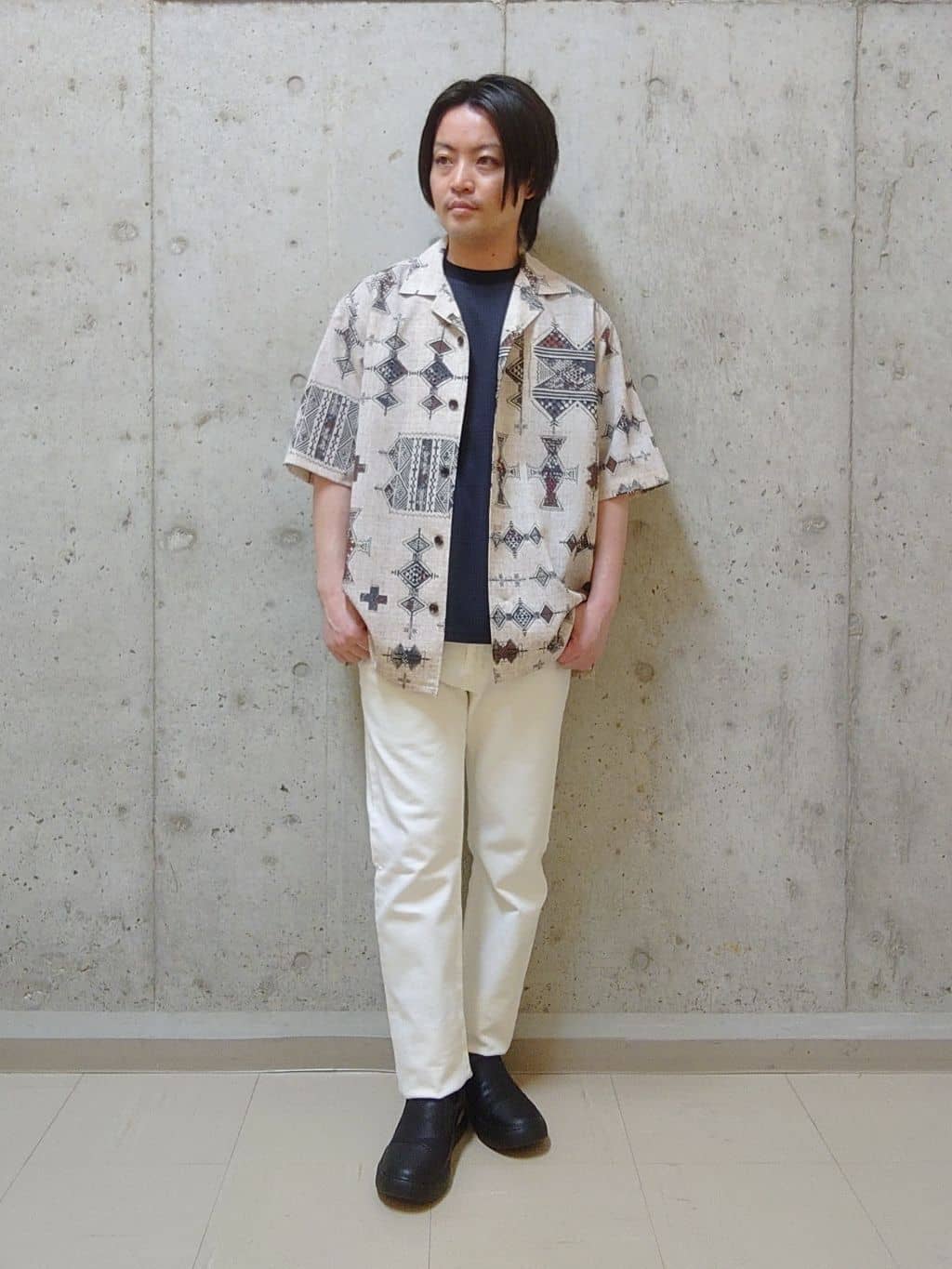 TAKEO KIKUCHIのトライバル パターン オープンカラーシャツを使った
