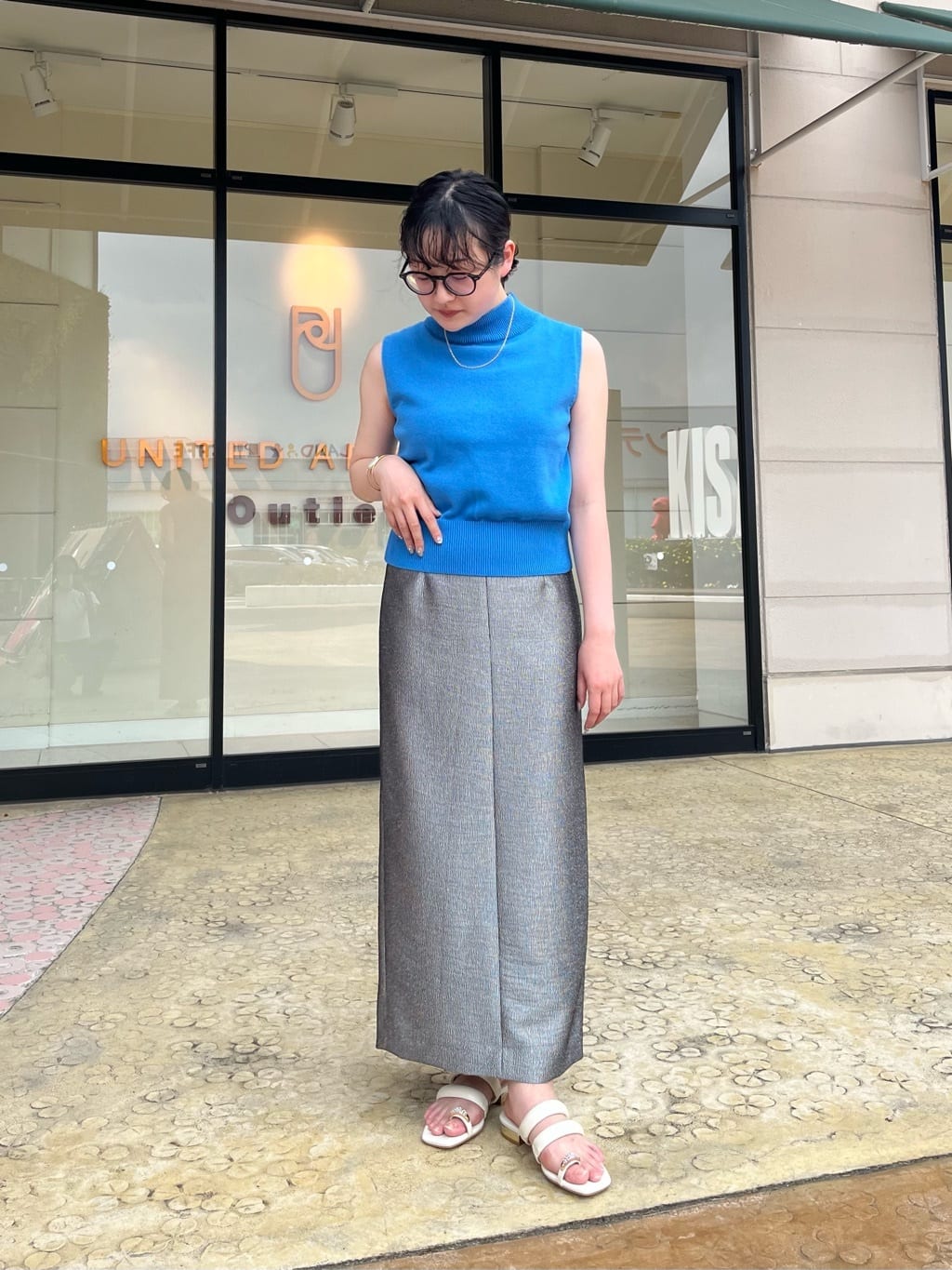 UNITED ARROWS LTD. OUTLETのメタリック タイト スカートを使ったコーディネートを紹介します。｜Rakuten Fashion(楽天ファッション／旧楽天ブランドアベニュー)2582114