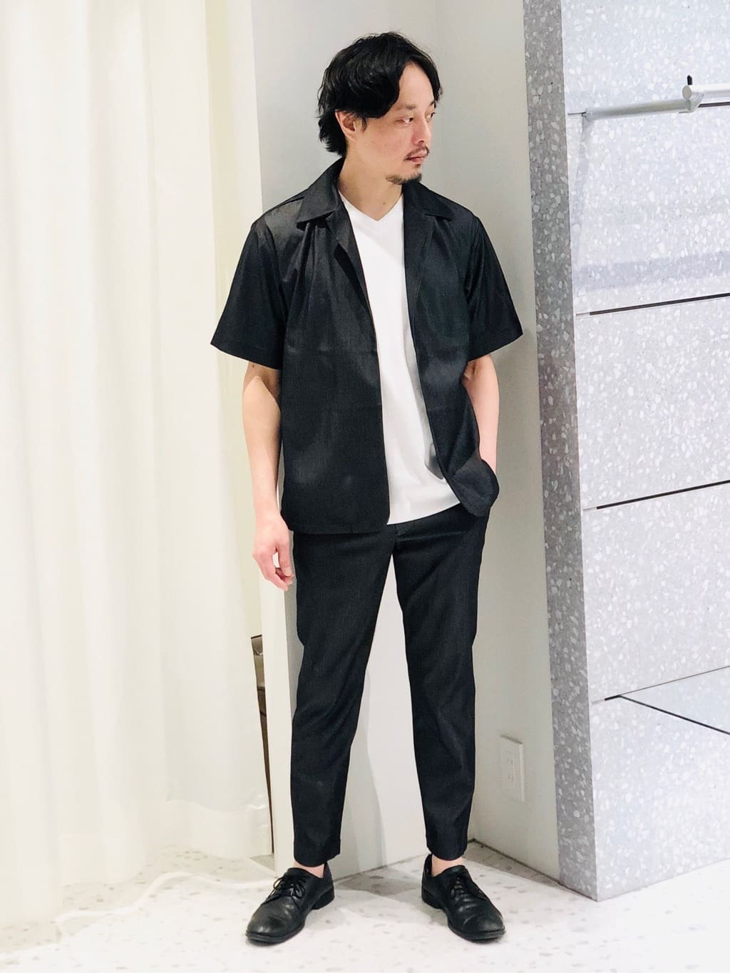 MEN'S BIGIの【セットアップ対応】テックデニムボタンレスオープンカラーシャツを使ったコーディネートを紹介します。｜Rakuten Fashion(楽天ファッション／旧楽天ブランドアベニュー)2603776