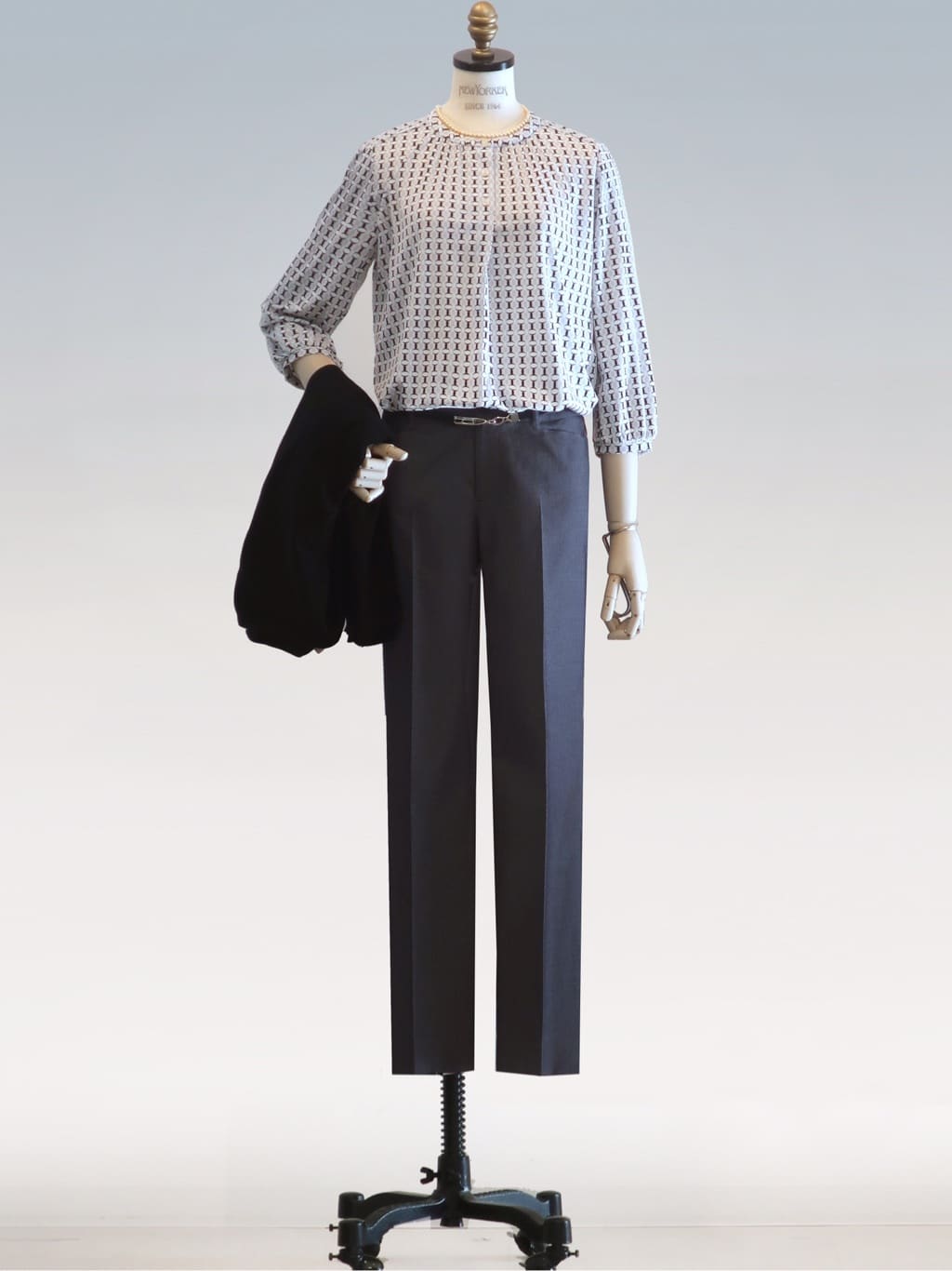 NEWYORKERのストレッチツイル センタープレステーパードパンツを使ったコーディネートを紹介します。｜Rakuten Fashion(楽天ファッション／旧楽天ブランドアベニュー)2603777