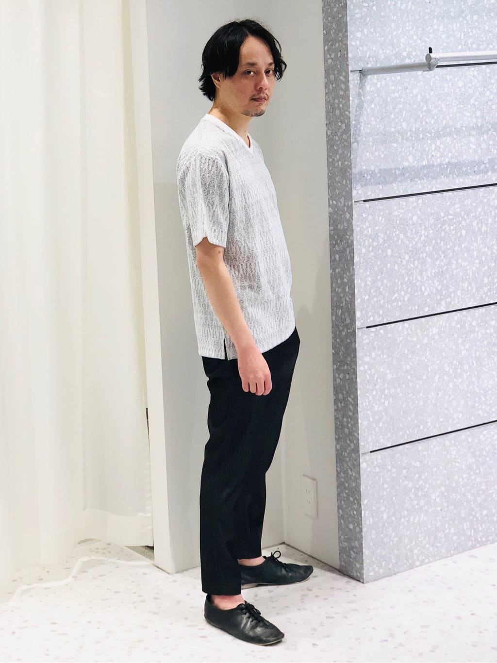MEN'S BIGIのウェーブパターンふくれジャガードVネックを使ったコーディネートを紹介します。｜Rakuten Fashion(楽天ファッション／旧楽天ブランドアベニュー)2603873