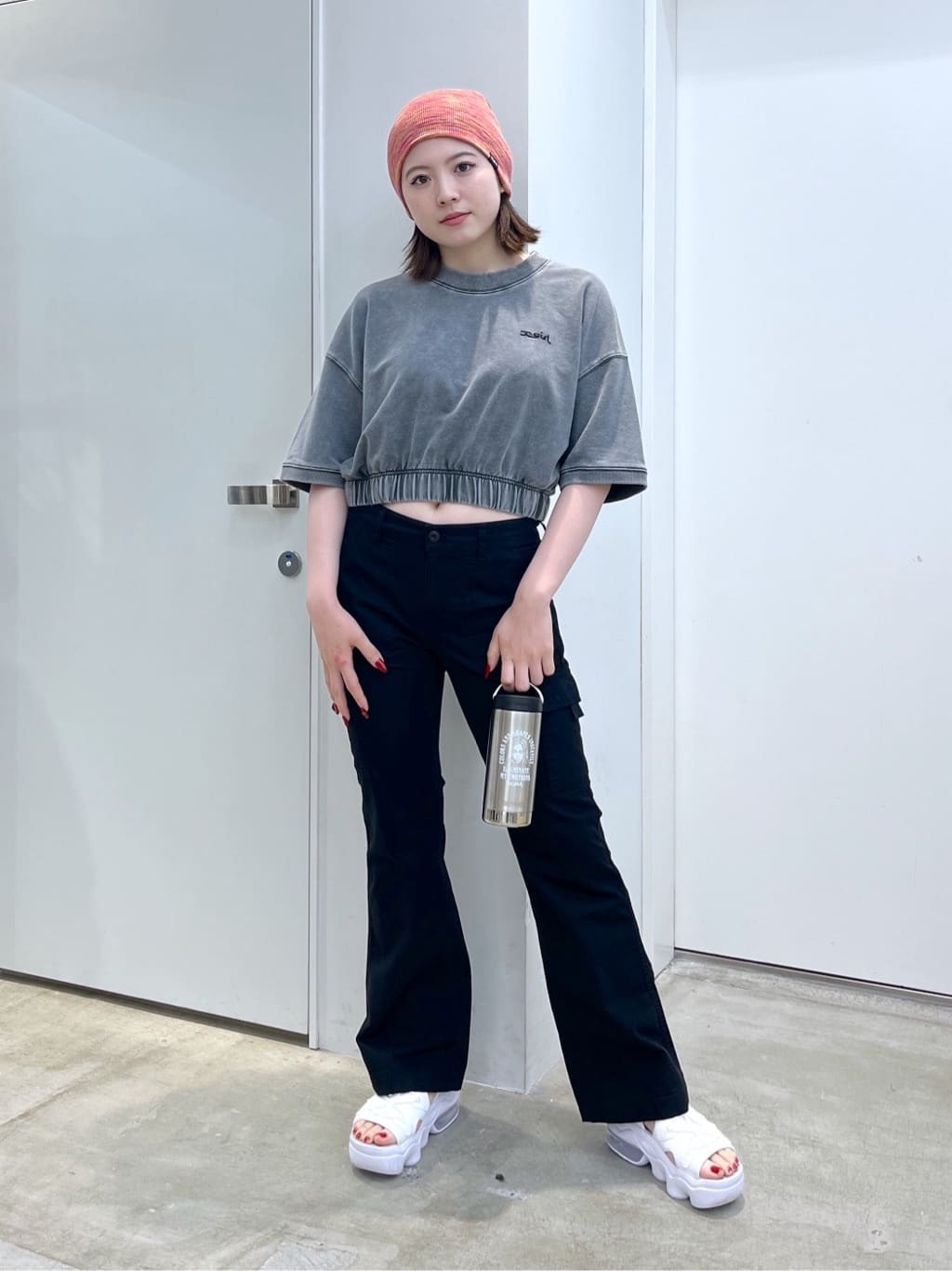 X-girlのMILITARY FLARE PANTS パンツ X-girlを使ったコーディネートを紹介します。｜Rakuten Fashion(楽天ファッション／旧楽天ブランドアベニュー)2652930