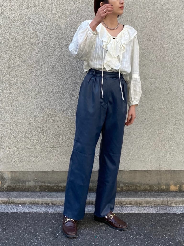 moussyのFAUX LEATHER FRONT TUCK パンツを使ったコーディネート