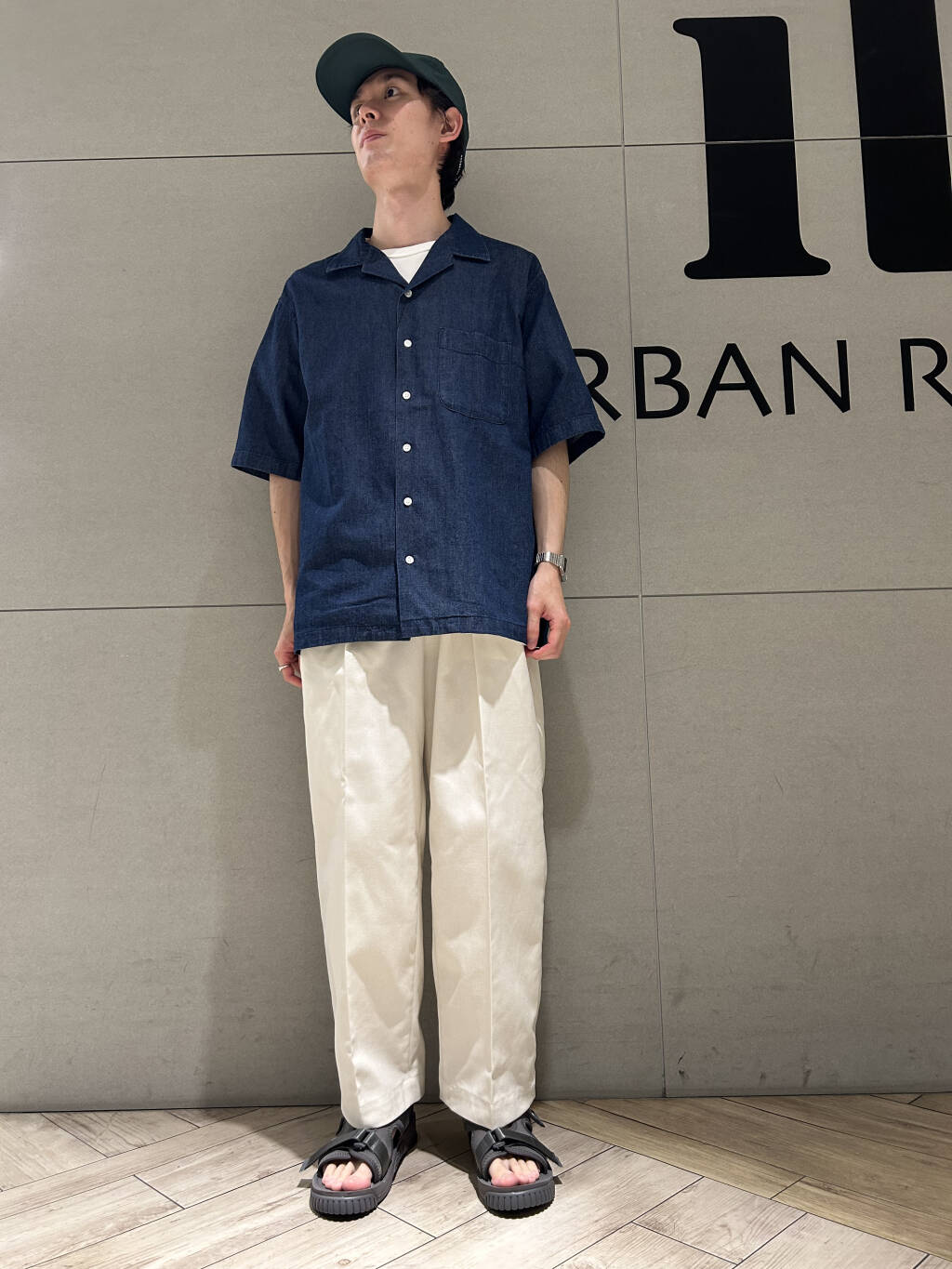 URBAN RESEARCHのインディゴリネンオープンカラーシャツを使った