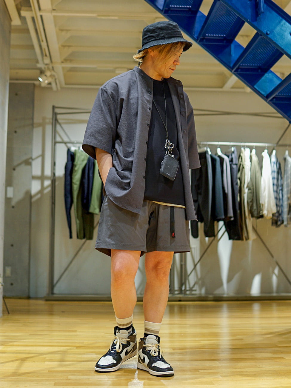 MEN'S BIGIのサッカーバンドカラーシャツを使ったコーディネートを紹介します。｜Rakuten Fashion(楽天ファッション／旧楽天ブランドアベニュー)2680695