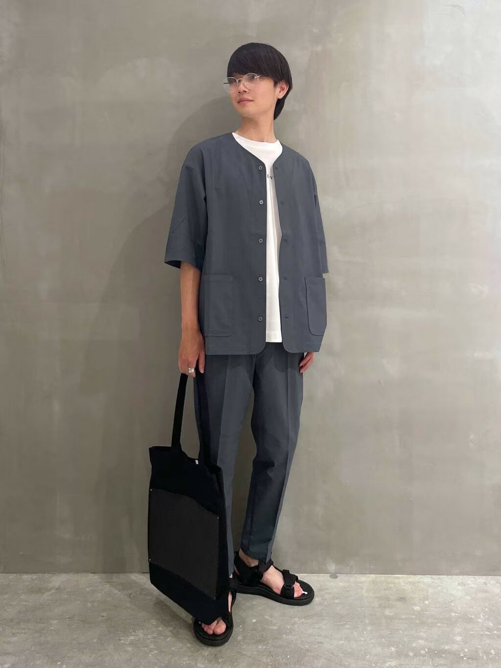 LAKOLEのフェイクレザーポケットキャンバストートバッグを使ったコーディネートを紹介します。｜Rakuten Fashion(楽天ファッション／旧楽天ブランドアベニュー)2700506