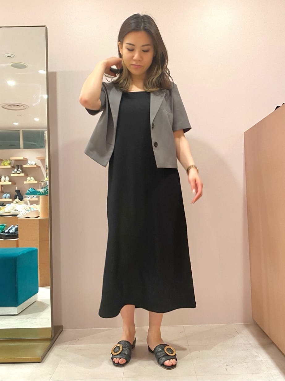 ESPERANZAのウッドライクバックルフラットミュールサンダルを使ったコーディネートを紹介します。｜Rakuten Fashion(楽天ファッション／旧楽天ブランドアベニュー)2707074