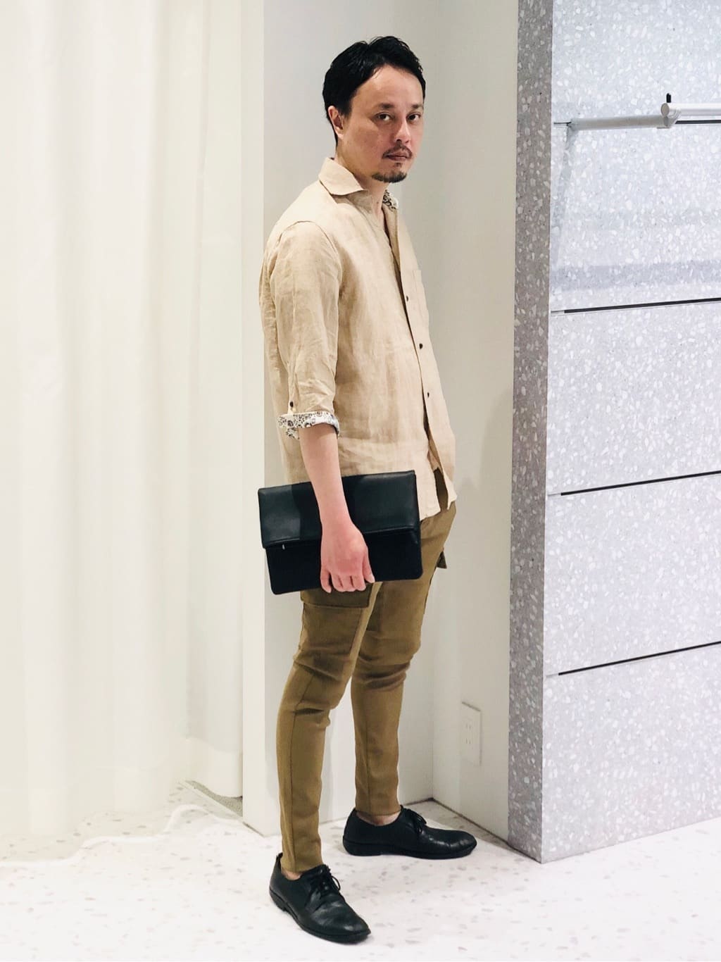 MEN'S BIGIのシンセティックレザー2WAYクラッチバッグ/ショルダーバッグを使ったコーディネートを紹介します。｜Rakuten Fashion(楽天ファッション／旧楽天ブランドアベニュー)2744774